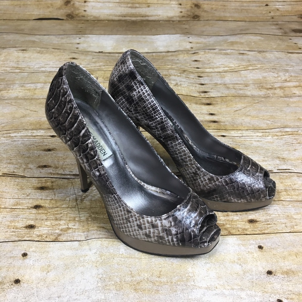 Steve Madden snakeskin peep toe heel. Size 7.5